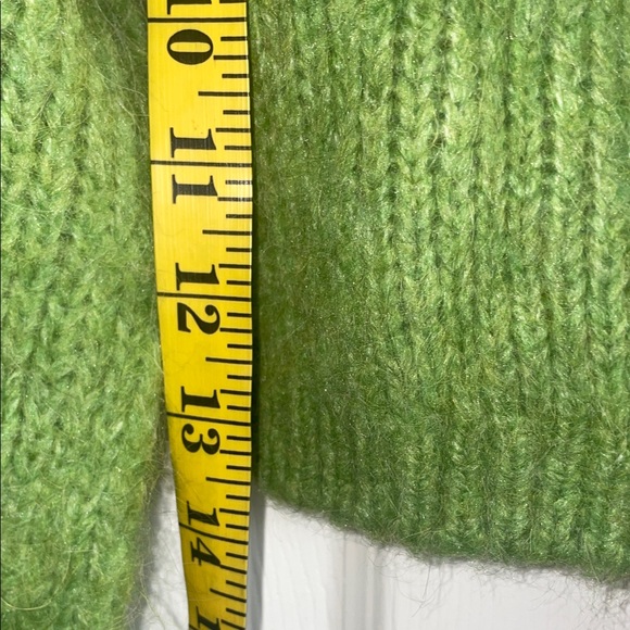 & Other Stories Vibrant Green V-Neck Sweater - Picture 5 of 8